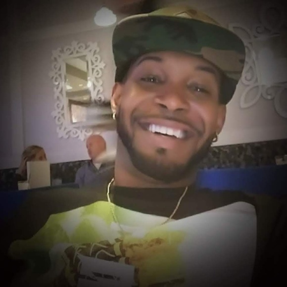 Meet your Posher, Cory - Picture 2 of 2